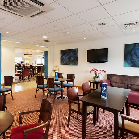 Holiday Inn Express Braintree By Ihg Extérieur photo