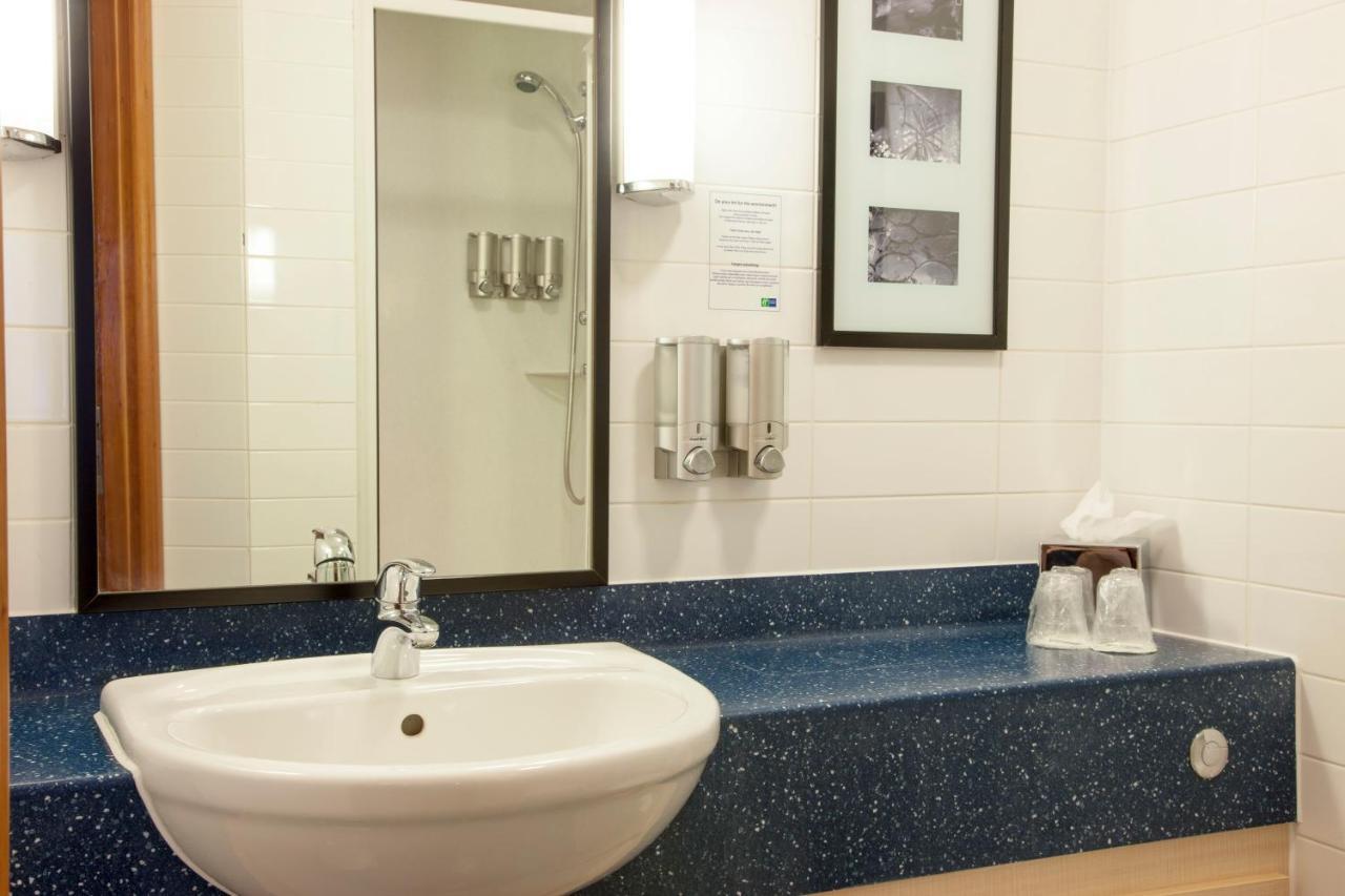 Holiday Inn Express Braintree By Ihg Extérieur photo