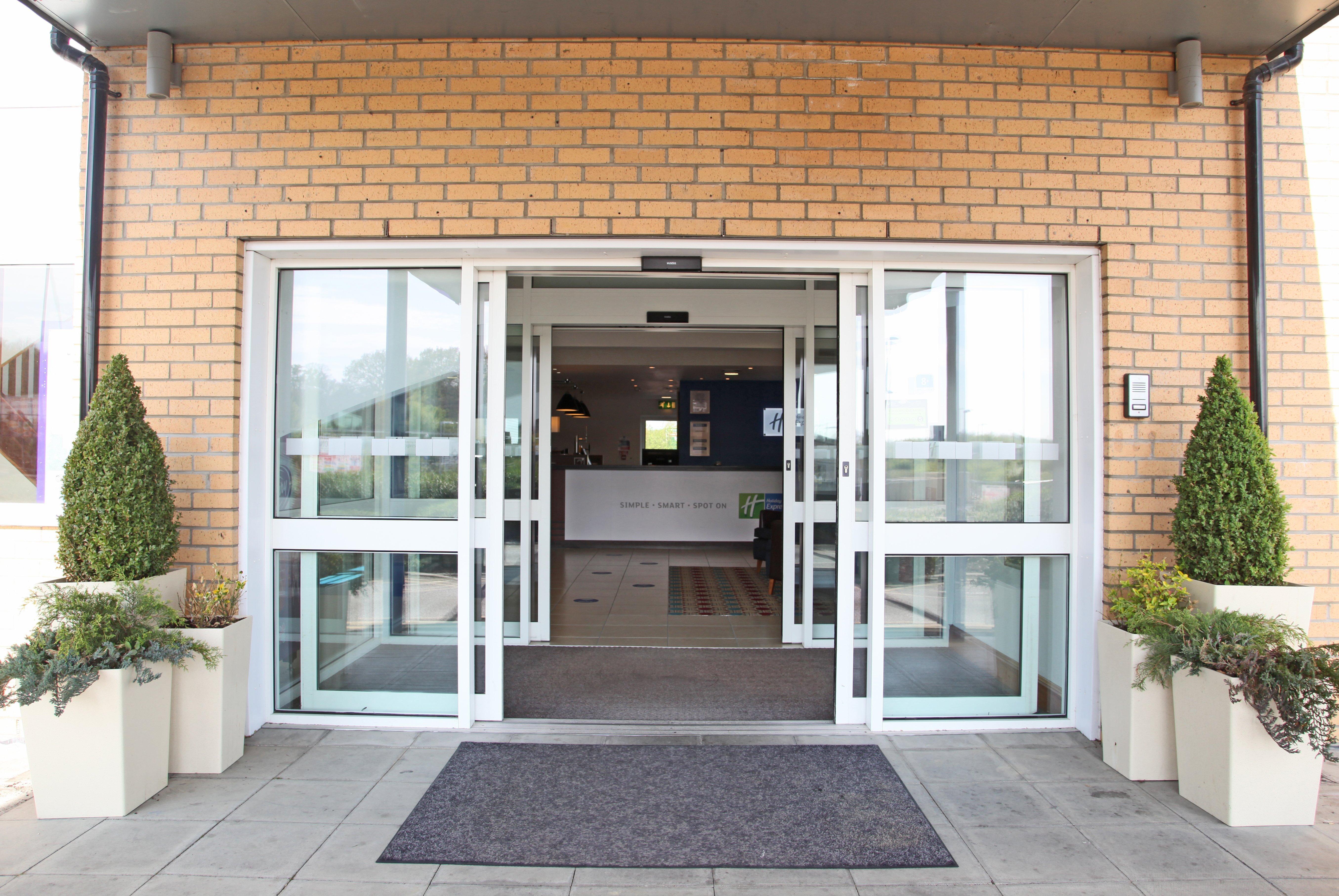 Holiday Inn Express Braintree By Ihg Extérieur photo
