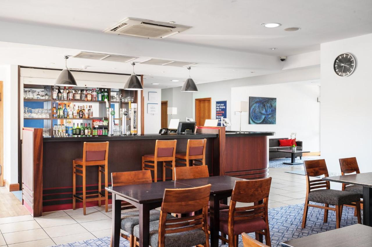 Holiday Inn Express Braintree By Ihg Extérieur photo